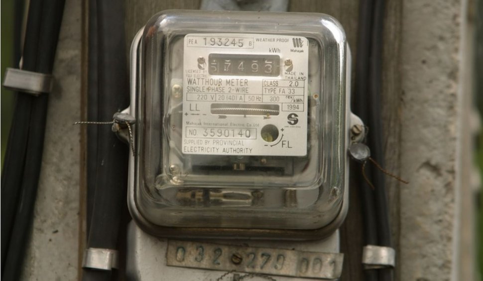 Bani vor da mai mulţi bani la factura de energie electrică, din 2023, dar și la instalarea unor contoare inteligente