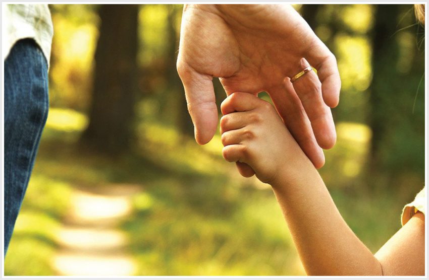 Proiectul de lege care vizează creşterea perioadei de concediu la maximum 2 ani pentru românii care vor să adopte copii, aprobat de Senat