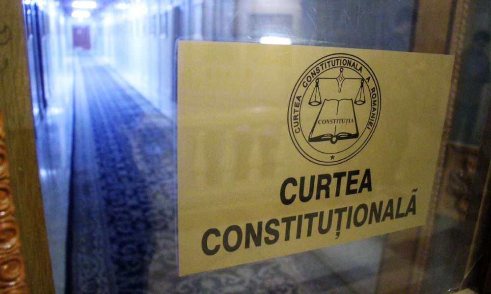 Supraimpozitarea contractelor part-time a fost declarară legală. USR: „Nu Constituţia este strâmbă, ci judecătorii care judecă strâmb”