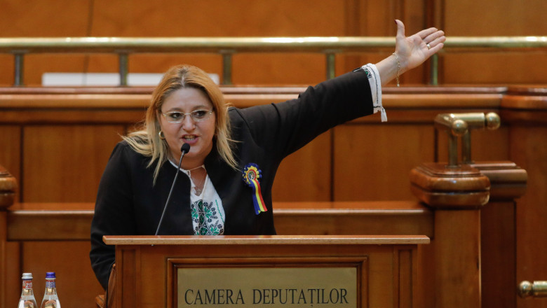 Diana Șoșoacă, senatoare de Iași, scandal la tribuna Parlamentului – VIDEO