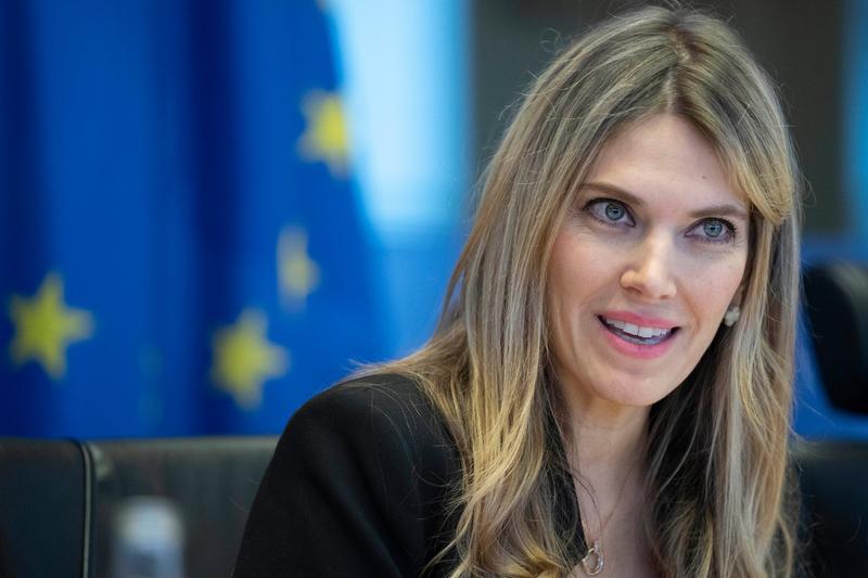 Eva Kaili ar avea un munte de bani în Panama. Grecia cere verificarea conturilor fostului vicepreședinte