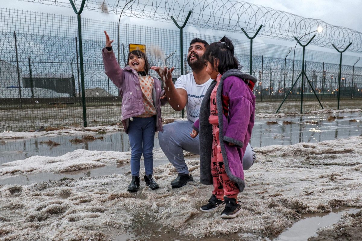 Fenomen extrem de rar în una dintre cele mai călduroase țări din lume: furtună de grindină spectaculoasă în Kuwait – VIDEO