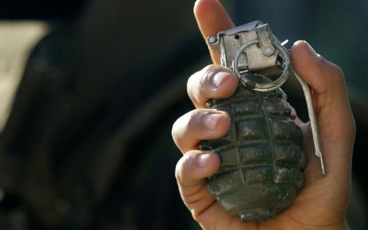 Un bărbat din Satu Mare s-a dus cu grenadă în mână la sediul Poliţiei. Clădirea a fost evacuată