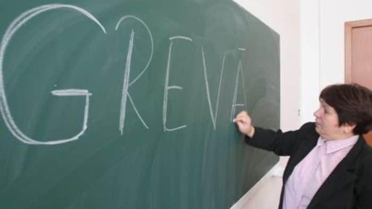 Protest la Bucureşti! Profesorii ies în stradă pentru salarii mai mari
