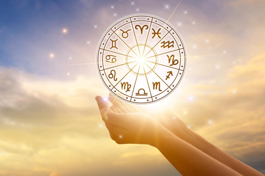 Horoscopul zilei de 5 decembrie 2022. Gemenii au reușit să se elibereze de emoții