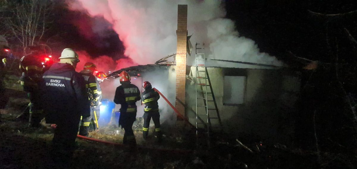 Incendiu puternic în comuna Bârnova! Un bărbat şi-a găsit sfârşitul în propria casă: a murit ars – FOTO, VIDEO