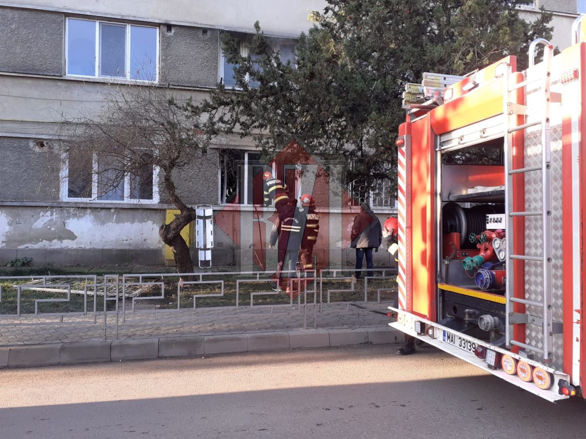 Incendiu într-un apartament din municipiul Iaşi. Pompierii intervin de urgență – UPDATE, FOTO