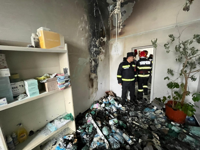 Incendiu la o şcoală din judeţul Bacău. Elevii şi profesorii au fost evacuaţi