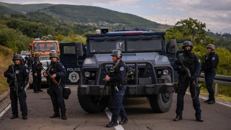 Kosovo a închis cel mai mare punct de trecere a frontierei, după ce acesta a fost blocat de protestatari