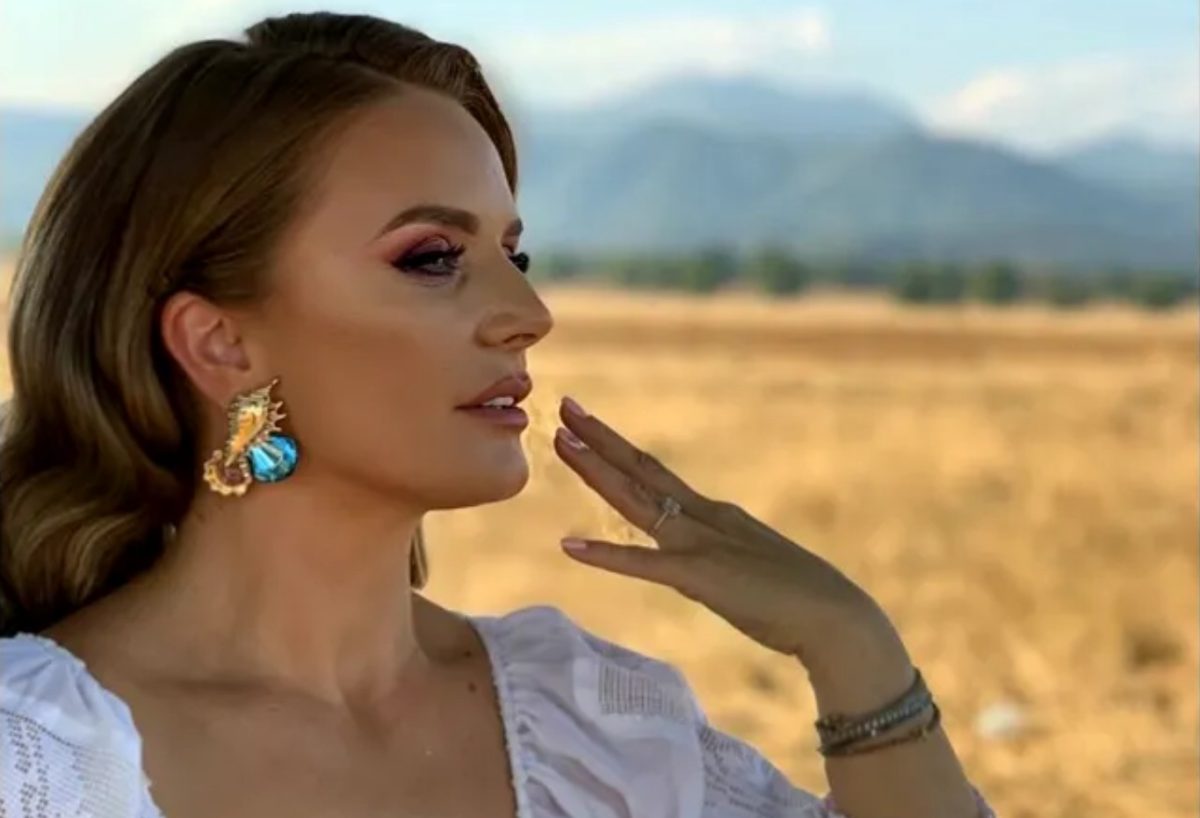Marcela Fota, deranjată de criticile cu privire la viața ei amoroasă. Artista spune că asta o privește doar pe ea