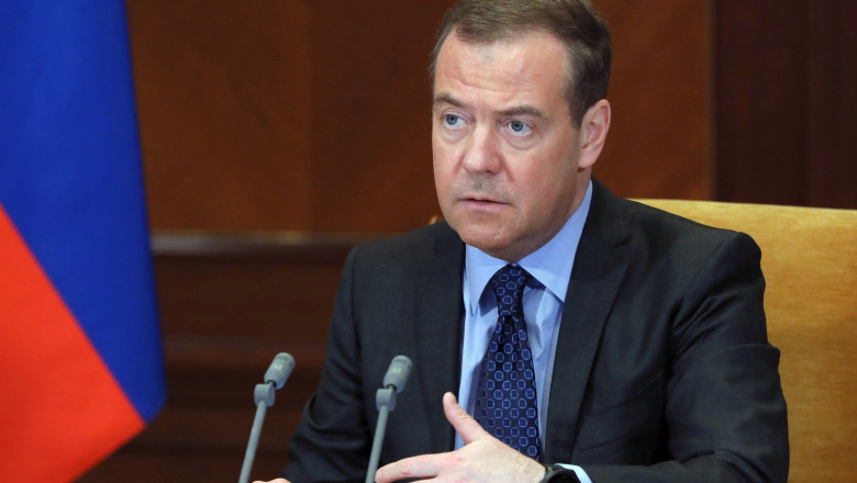 Fostul preşedinte rus Dmitri Medvedev a cerut interzicerea revenirii în Rusia a „trădătorilor” care critică războiul din Ucraina