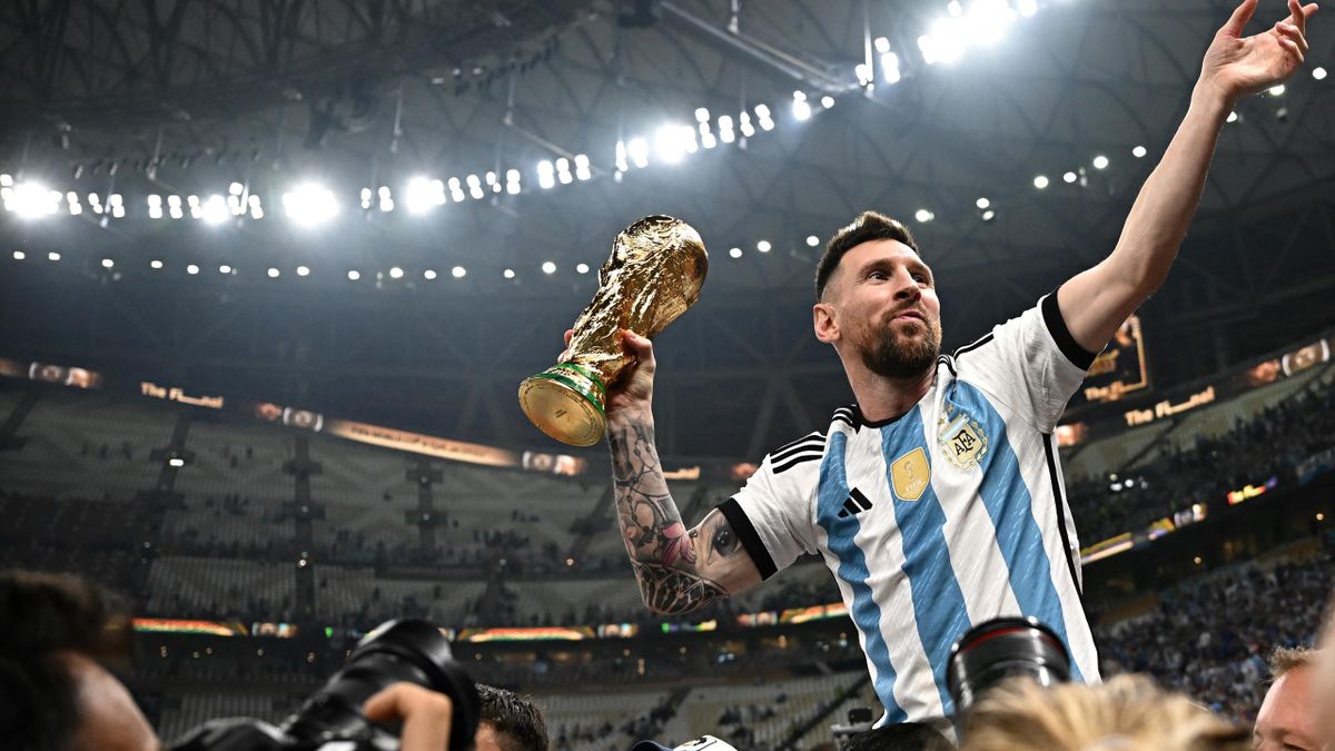 Imagini virale cu mama lui Messi, după ce Argentina a câștigat Cupa Mondială. Celia Cuccittini a sărit în brațele fotbalistului, pe stadion