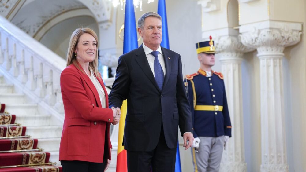 Președintele României, Klaus Iohannis susține o declarație de presă comună cu Președintele Parlamentului European, Roberta Metsola – LIVE VIDEO 