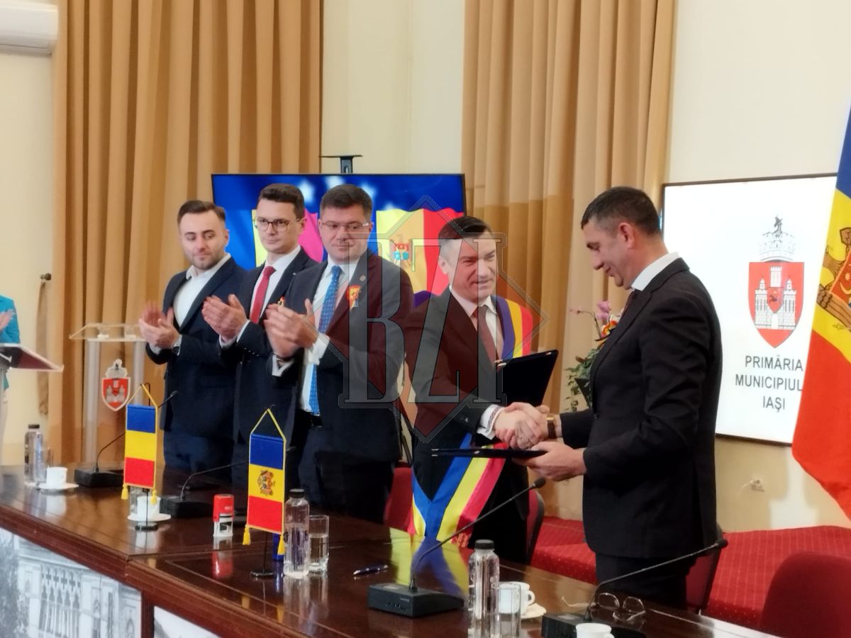 De Ziua Naţională a României, municipiul Iaşi a semnat un document de înfrăţire cu municipiul Hîncești din Republica Moldova – FOTO