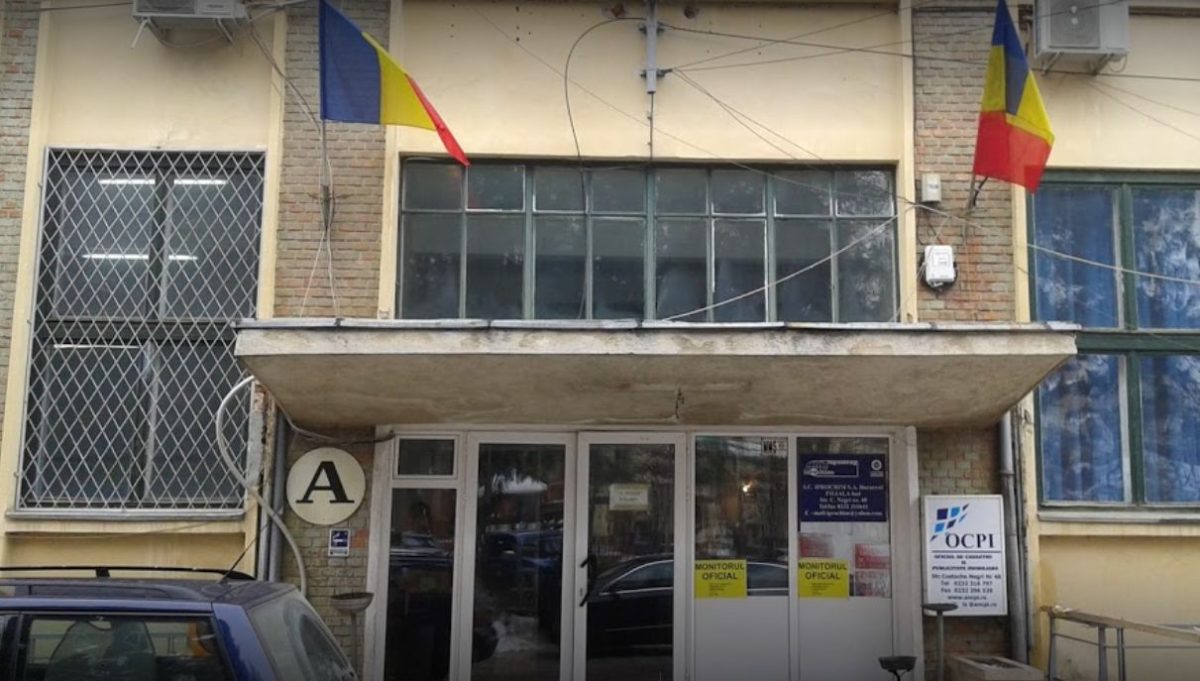 Protest la OCPI Iaşi! Oamenii ameninţă că îşi dau demisia din cauza descinderilor frecvente fără motiv efectuate de DNA și DIICOT