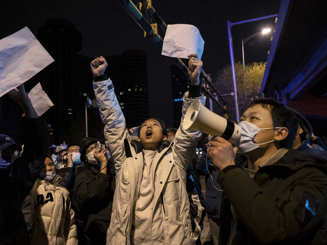 Două oraşe chineze relaxează restricţiile anti-COVID, după protestele anti-lockdown