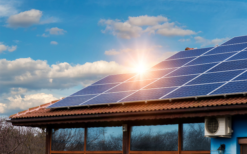 Reducerea cotei TVA pentru panourile fotovoltaice şi pompele de căldură, votată în Parlament