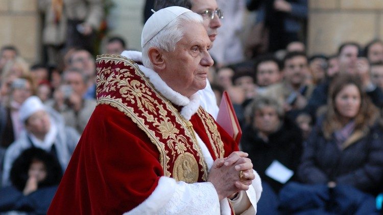 A murit papa Benedict al XVI-lea