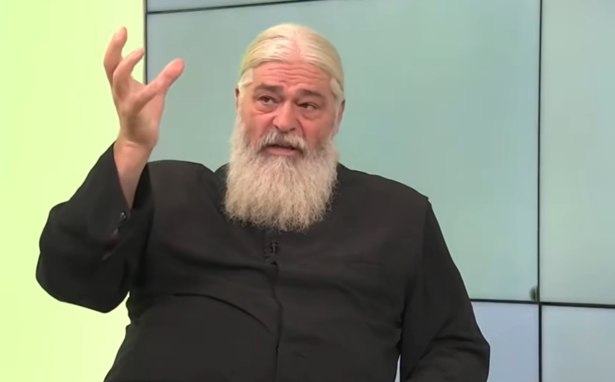 Cum să prețuim Sfânta Cruce? Părintele Calistrat Chifan: „Dacă o faci pe castronul de mâncare când mănânci, o prețuiești” – VIDEO