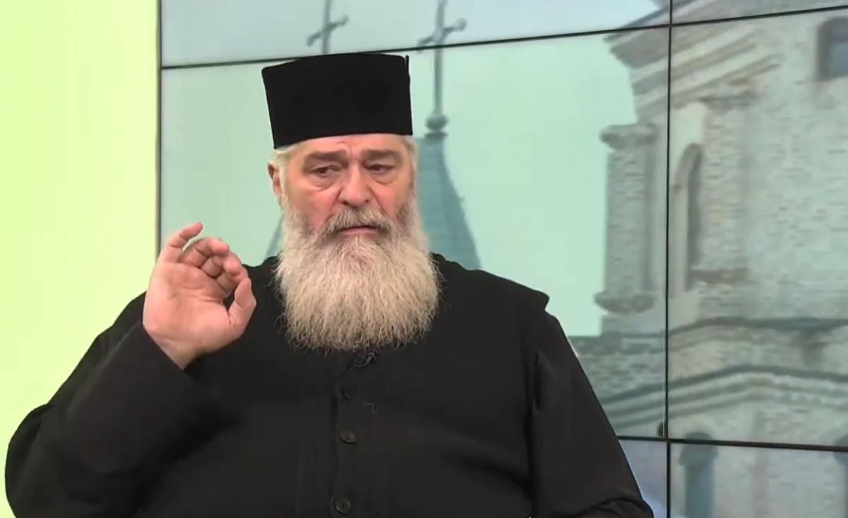 De ce trebuie să mergem la biserică? Părintele Calistrat Chifan: „Vine în vizită Dumnezeu din cer și vrea să vadă câți din satul acela își mai aduc aminte de el” – VIDEO