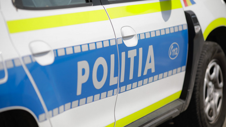 Un bărbat din Olt a fost arestat după ce a aruncat cu pietre şi cu un topor spre un echipaj de poliţie
