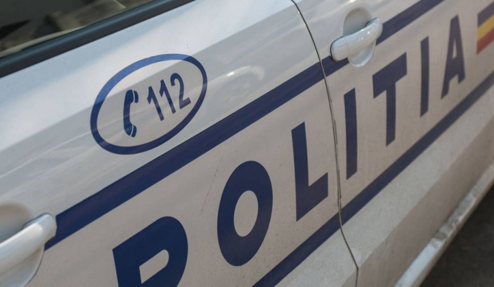 Un primar din Constanța este acuzat de ultraj. Edilul ar fi bătut o polițistă pentru că i-ar fi prins fiul minor la volan