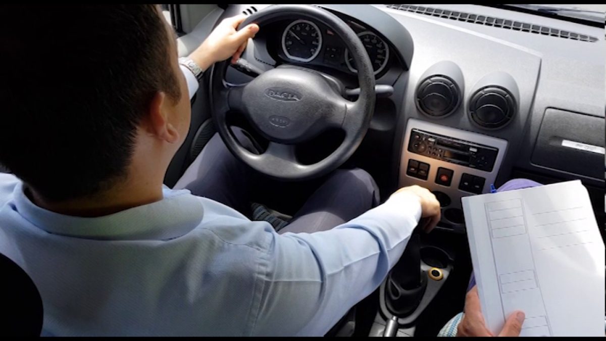 Un bărbat din judeţul Vrancea s-a prezentat băut la proba practică pentru permisul de şofer. Proba a fost întreruptă, iar candidatul a fost testat cu etilotestul