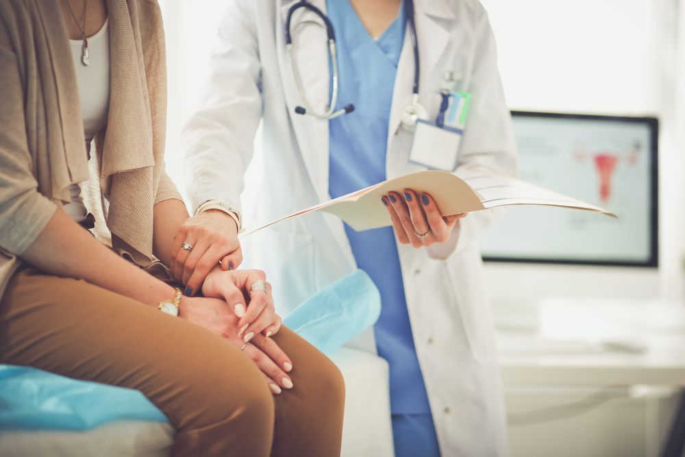 Un român din trei cu suspiciuni oncologice refuză să continue investigațiile medicale. Lipsa programelor de screening și a educației medicale țin pacienții cu cancer departe de tratament