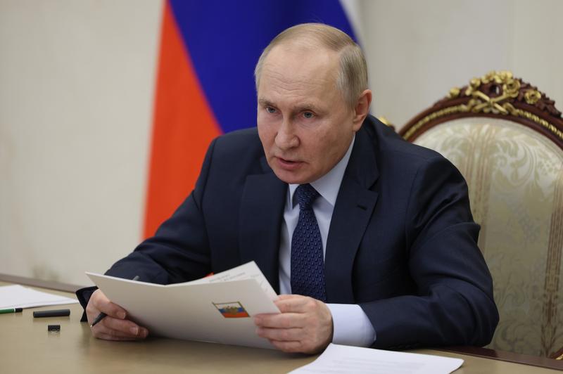 Vladimir Putin a semnat decretul privind acordarea de paşapoarte locuitorilor din cele patru regiuni ucrainene anexale ilegal de către Rusia