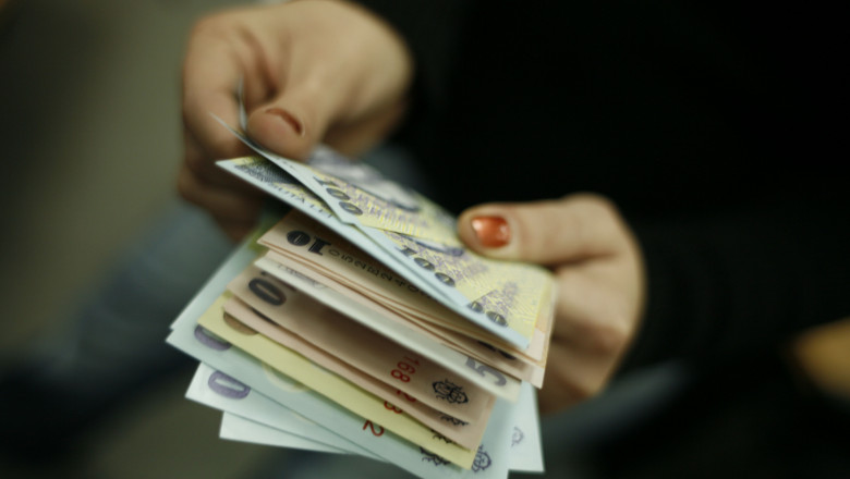 Cresc ratele la creditele bancare după Anul Nou! Românii vor plăti cu 291 de lei mai mult