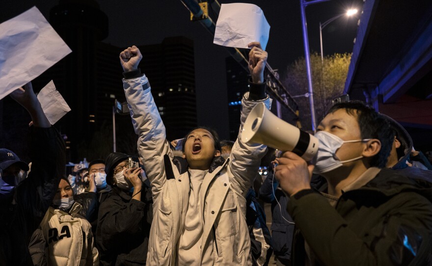 China a anunţat o relaxare generală a restricţiilor împotriva COVID-19, după un val de proteste violente