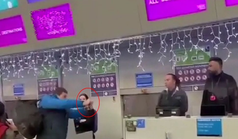 Zeci de români au rămas blocaţi pe aeroportul Luton. Un pasager şi-a rupt paşaportul de disperare