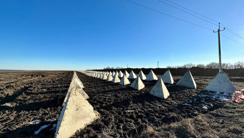 Rusia îşi întăreşte poziţiile defensive de-a lungul frontierei cu construcţii care sunt „proiectate să respingă un atac mecanizat”