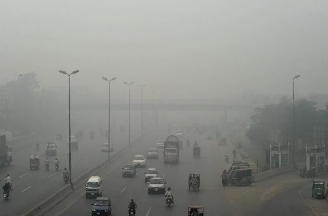 În oraşul pakistanez Lahore, şcolile vor fi închise două zile pe săptămână din cauza poluării