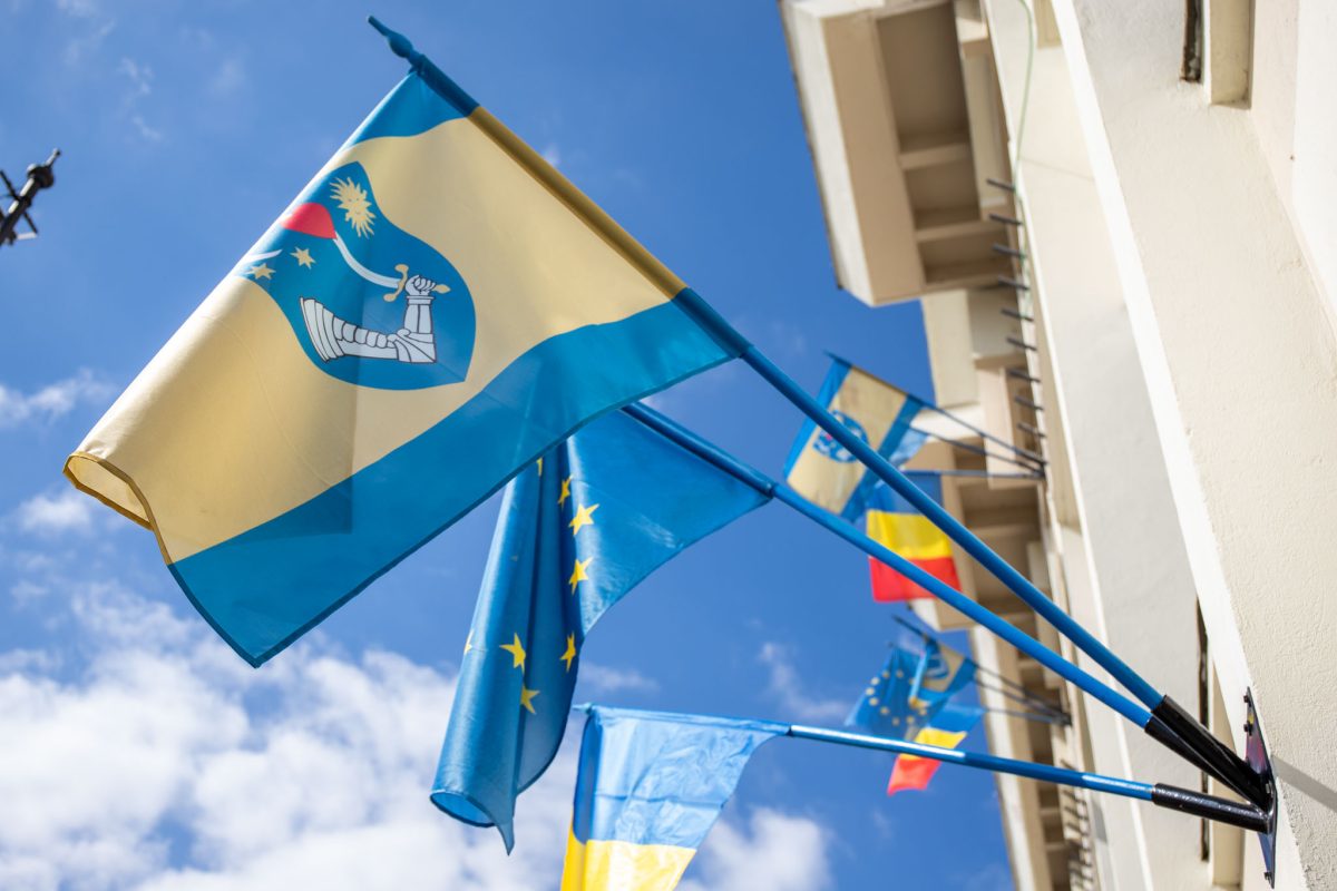 Steagul judeţului Covasna poate fi folosit în continuare în mod oficial! ÎCCJ a decis