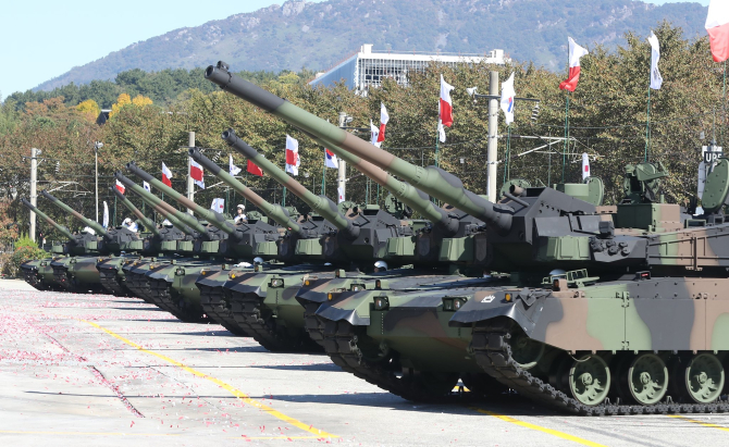 Polonia primeşte armamentul comandat în Coreea de Sud: Au ajuns primele tancuri de asalt şi obuziere