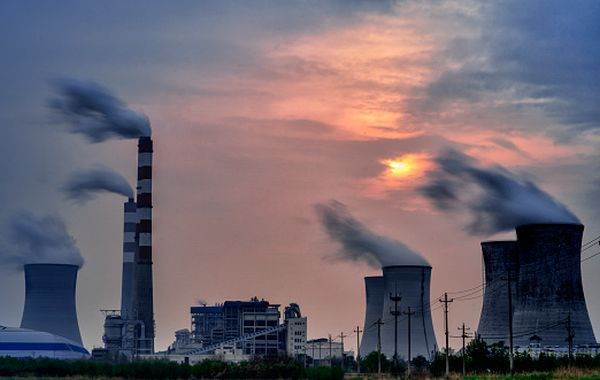 Guvernul amână închiderea a două termocentrale pe cărbune