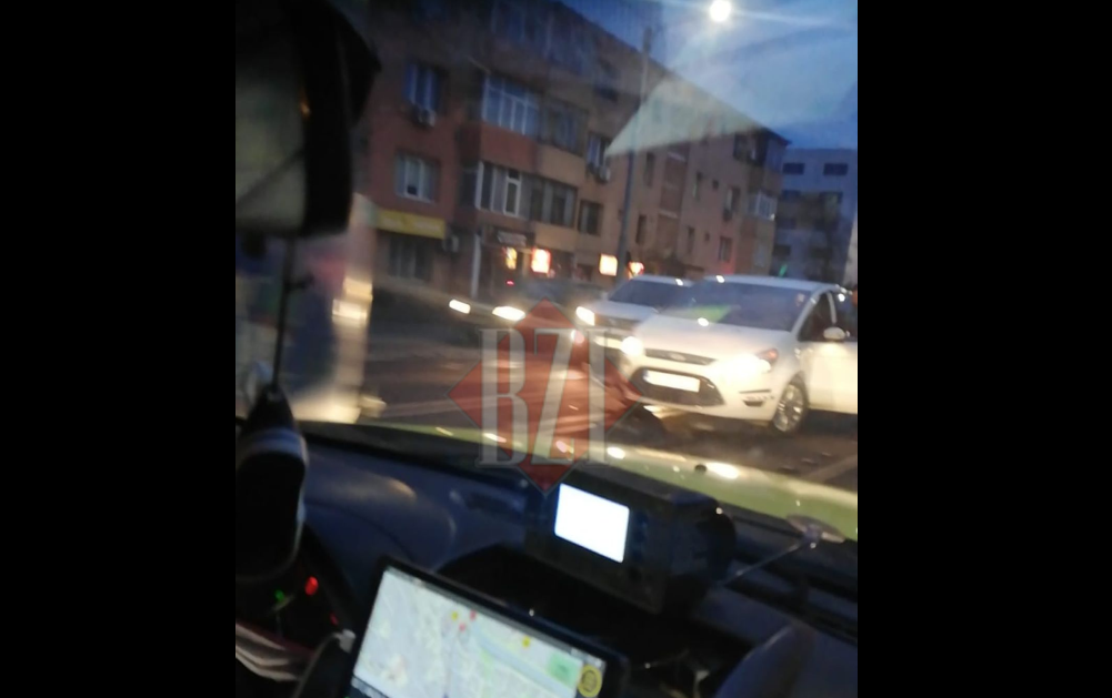 Accident rutier în municipiul Iași. Două autoturisme s-au ciocnit în Tudor Vladimirescu