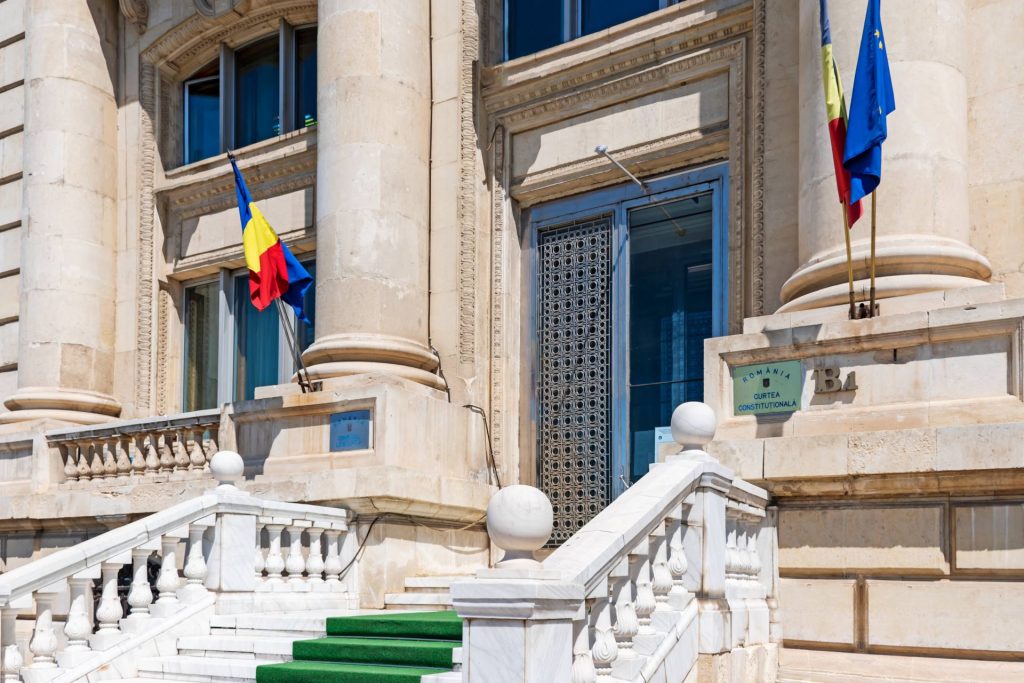 CCR urmează să discute sesizarea USR şi Forța Dreptei asupra legii care ar restrânge dreptul ONG-urilor de a se adresa Justiţiei
