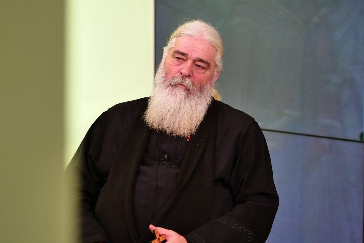 Părintele Calistrat Chifan, despre căsătoriile din interes: „E nevoie să stricați o taină pentru lucrul ăsta?” – VIDEO
