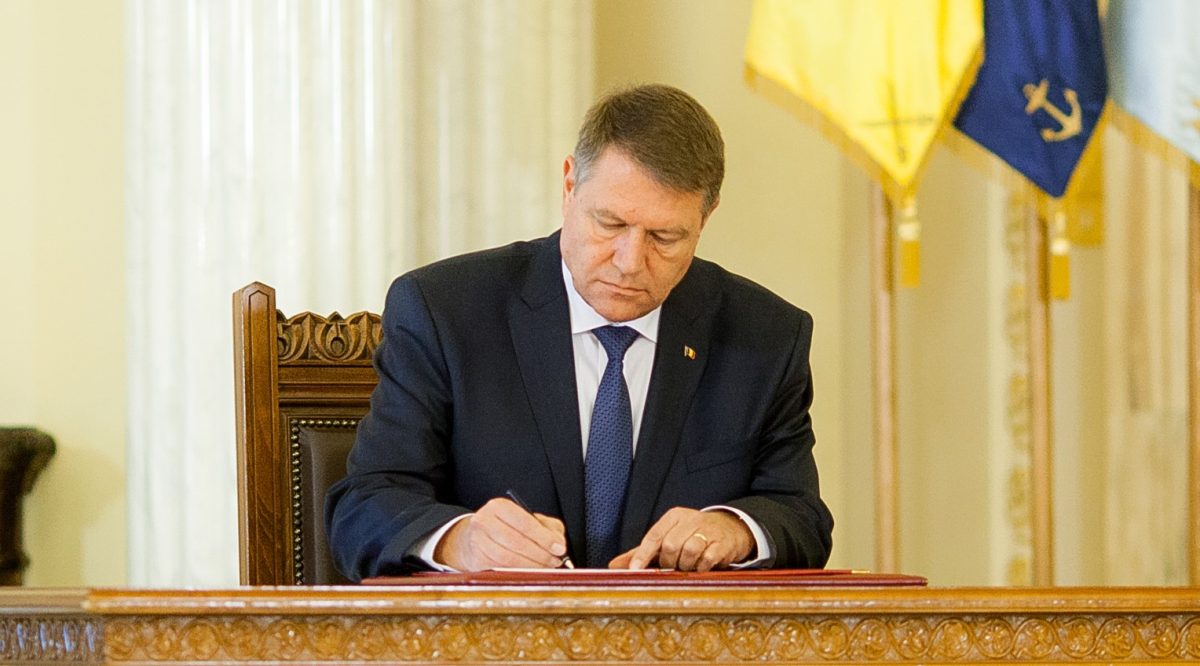 Trei importanți judecători de la Tribunalul Iași au ieșit la pensie. Klaus Iohannis a semnat decretele