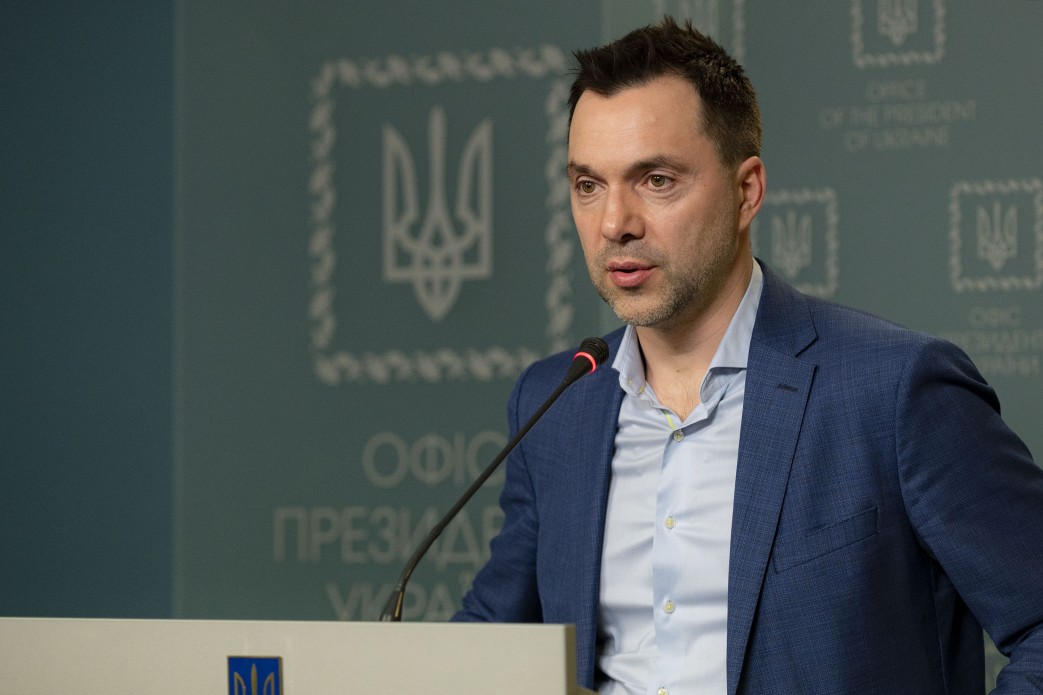 Consilierul prezidenţial Oleksiy Arestovych a demisionat după ce a sugerat ca Ucraina a doborât racheta care a lovit blocul din Dnipro