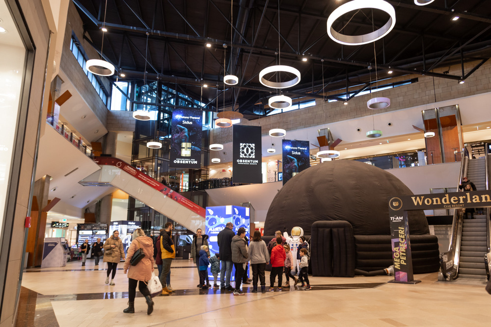 Galerie foto: Proiecții inedite despre Univers la Planetariul din Iulius Mall Cluj