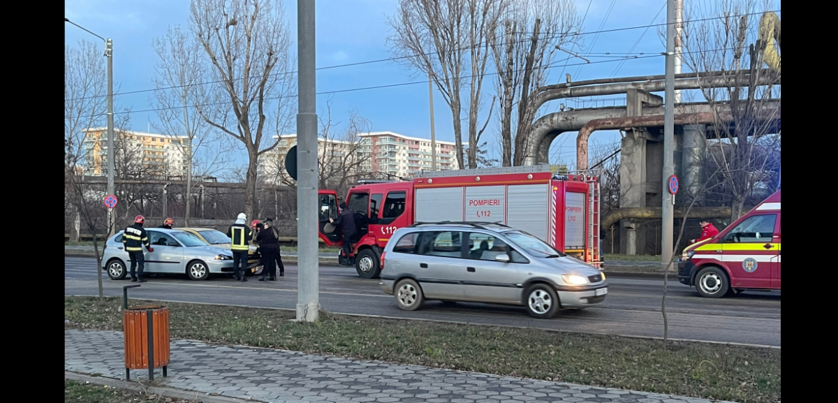 Accident rutier în municipiul Iași. Două autoturisme au intrat în coliziune în zona Bulevardului Tudor Vladimirescu