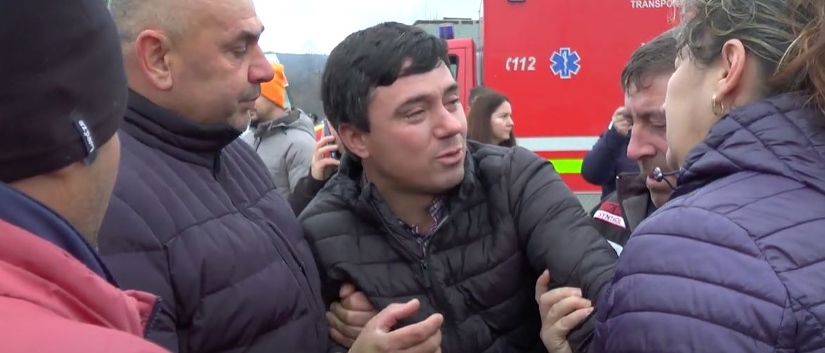 Fratele unui muncitor decedat la cariera Jilț strigă din răsputeri: „Cum, mă, cum să fie mort? Cum să fie mort?” – VIDEO