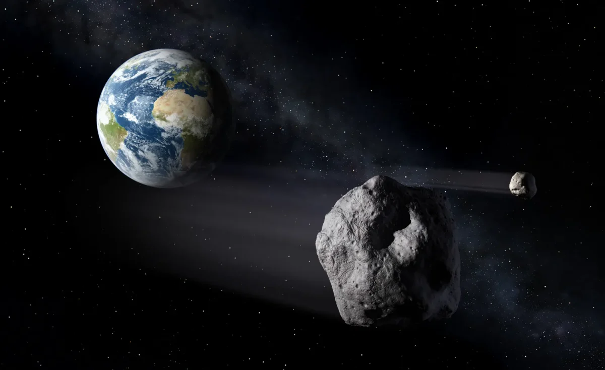 Un asteroid va evita Pământul la limită. Roca spațială trece prin atmosfera externă