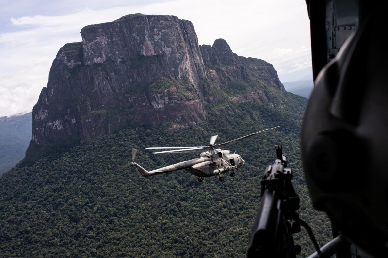 Brazilia îi evacuează pe băștinașii care mor de foame din Jungla Amazoniană. Președintele Lula îl acuză pe Bolsonaro de genocid