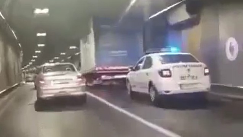 Un camion a rămas blocat în Pasajul Unirii din București – VIDEO