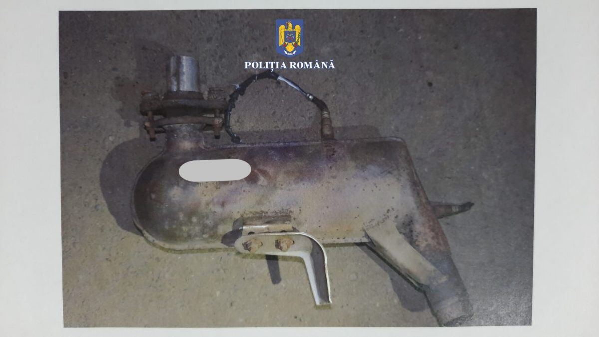 Trei tineri din Iaşi, arestaţi preventiv după ce au furat mai multe catalizatoare de la maşini parcate