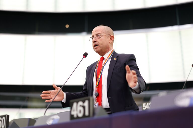 Europarlamentarul Tudor Ciuhodaru: „Vreau ca ‘importul’ de gunoi să dispară!”